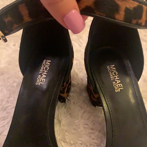 Michael Kors cheetah print heel - Picture 4 of 8